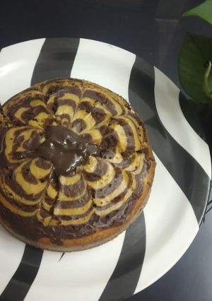 बिनाअंड्याचा zebra केक (zebra cake recipe in marathi) रेसिपी चे मुख्य फोटो 