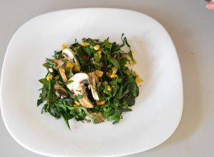 Una foto de Ensalada de espinacas con tocino. (para gustos ligeros)
