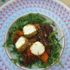 A picture of Goats cheese lentil salad.