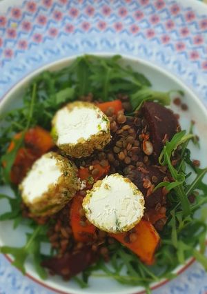 A picture of Goats cheese lentil salad.