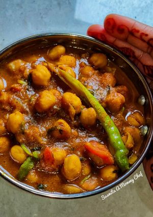 A picture of Chole masala.