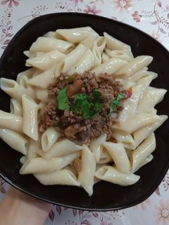صورة لوصفة مكرونه وايت صوص باللحمه المفرومه 🍛