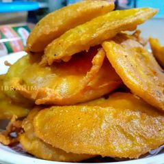 A picture of Aloo ke Pakoray.