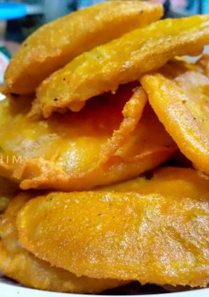 A picture of Aloo ke Pakoray.