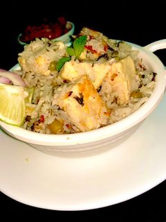 தேங்காய் பால் பன்னீர் பட்டாணி புலாவ் (Thenkaai paal pattani pulao recipe in tamil) செய்முறை முக்கிய புகைப்படம்