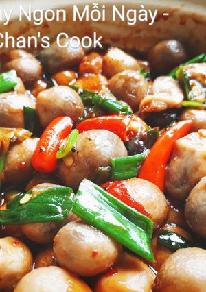 Hình của món Nấm rơm kho tộ chay.
