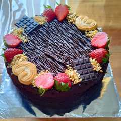 A picture of Brownies kukus hias 4 telur nyonya liem.