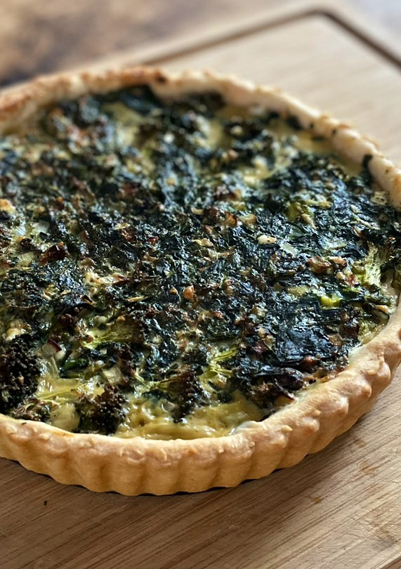 A picture of Broccoli, feta and spinach quiche.