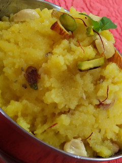प्रसाद का शीरा (रवा शीरा) (prasad ka sheera (Rava sheera) recipe in Hindi) रेसिपी मुख्य फोटो