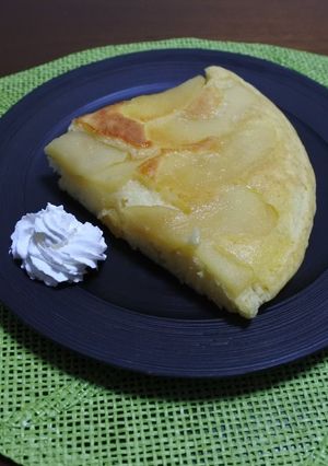 A picture of Easy Apple Cake with a fry pan.
