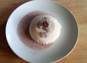 Una foto de Panna cotta cítrica