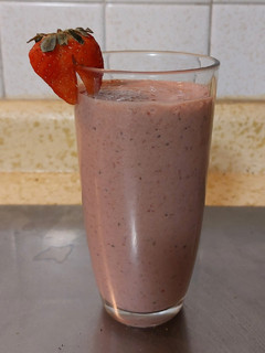 Una foto de Smoothie de fresa con cocoa y chía