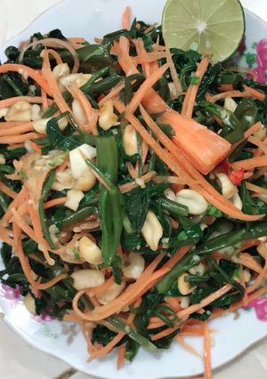 Hình của món Nộm rau muống cà rốt.
