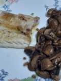 Dorada al limón con portobellos al ajillo