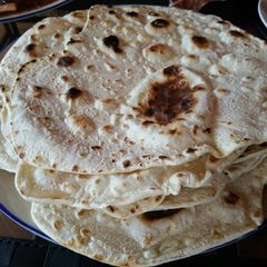 A picture of Arabic pita breads.