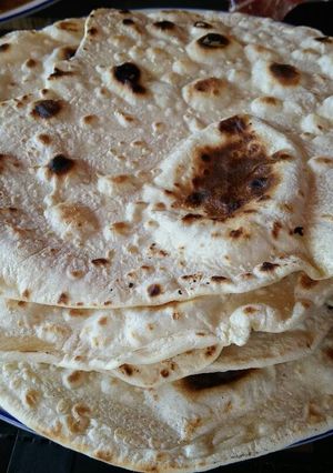 A picture of Arabic pita breads.