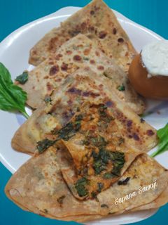 स्टफ पालक चीज पराठा (stuffed palak cheese paratha recipe in marathi) रेसिपी चे मुख्य फोटो