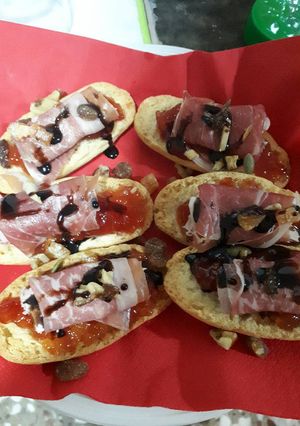 Foto principal de Canapé de jamón y paté de champán reducido al pedro Ximénez