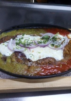 Una foto de Milanesa de res gratinada con queso panela