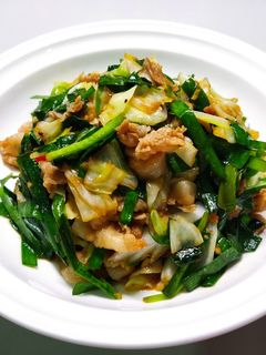 韭菜炒豬肉 にら豚 的食譜成品照片