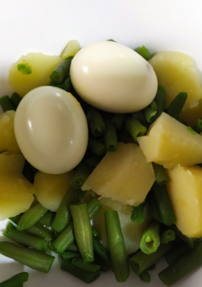Una foto de Judías verdes con patatas huevo y atún