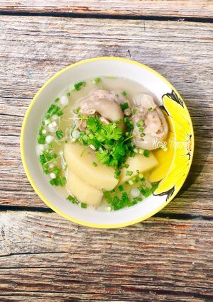 Hình của món Canh Giò Heo Hầm Trái Sake.