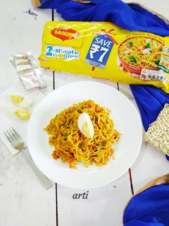 एग मसाला मैगी नूडल्स (egg masala maggi noodles recipe in Hindi) रेसिपी मुख्य फोटो