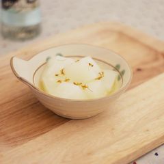 A picture of Chinese Almond Tofu.