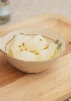 A picture of Chinese Almond Tofu.
