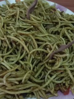 हरियाली चाऊमीन (Hiryali chowmein recipe in hindi) रेसिपी मुख्य फोटो