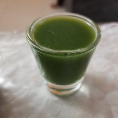 A picture of Green detox juice.
