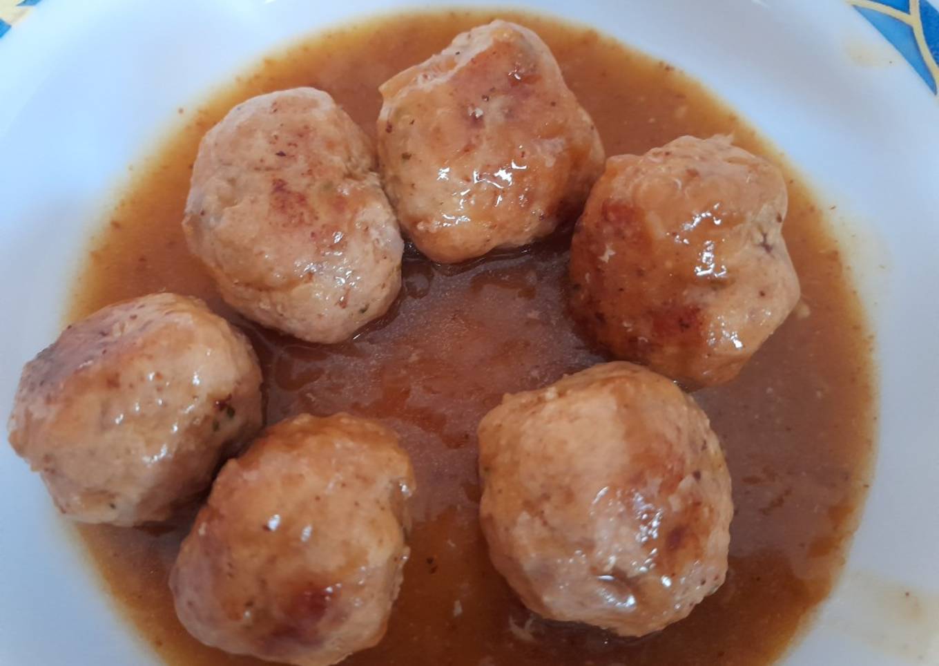Albóndigas de pollo y pavo en salsa