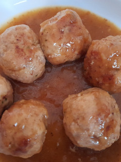 Una foto de Albóndigas de pollo y pavo en salsa