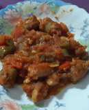 Salchichas y butifarras con tomate y verduras