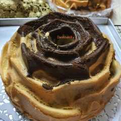 A picture of BOLU MARMER MAWAR/ Rose Marble Cake🌹 Resep Pak Sahak 🍃 (6 Telur Loyang 22 Cm).