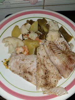 Una foto de Filete de merluza con verduras a varoma Thermomix tm6