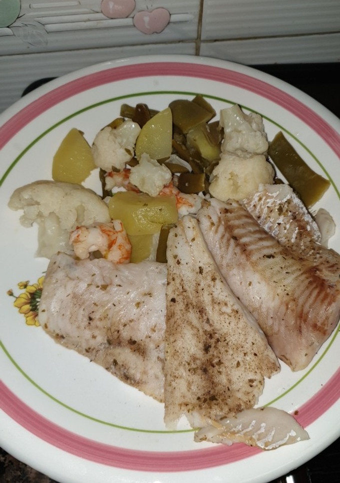 Una foto de Filete de merluza con verduras a varoma Thermomix tm6
