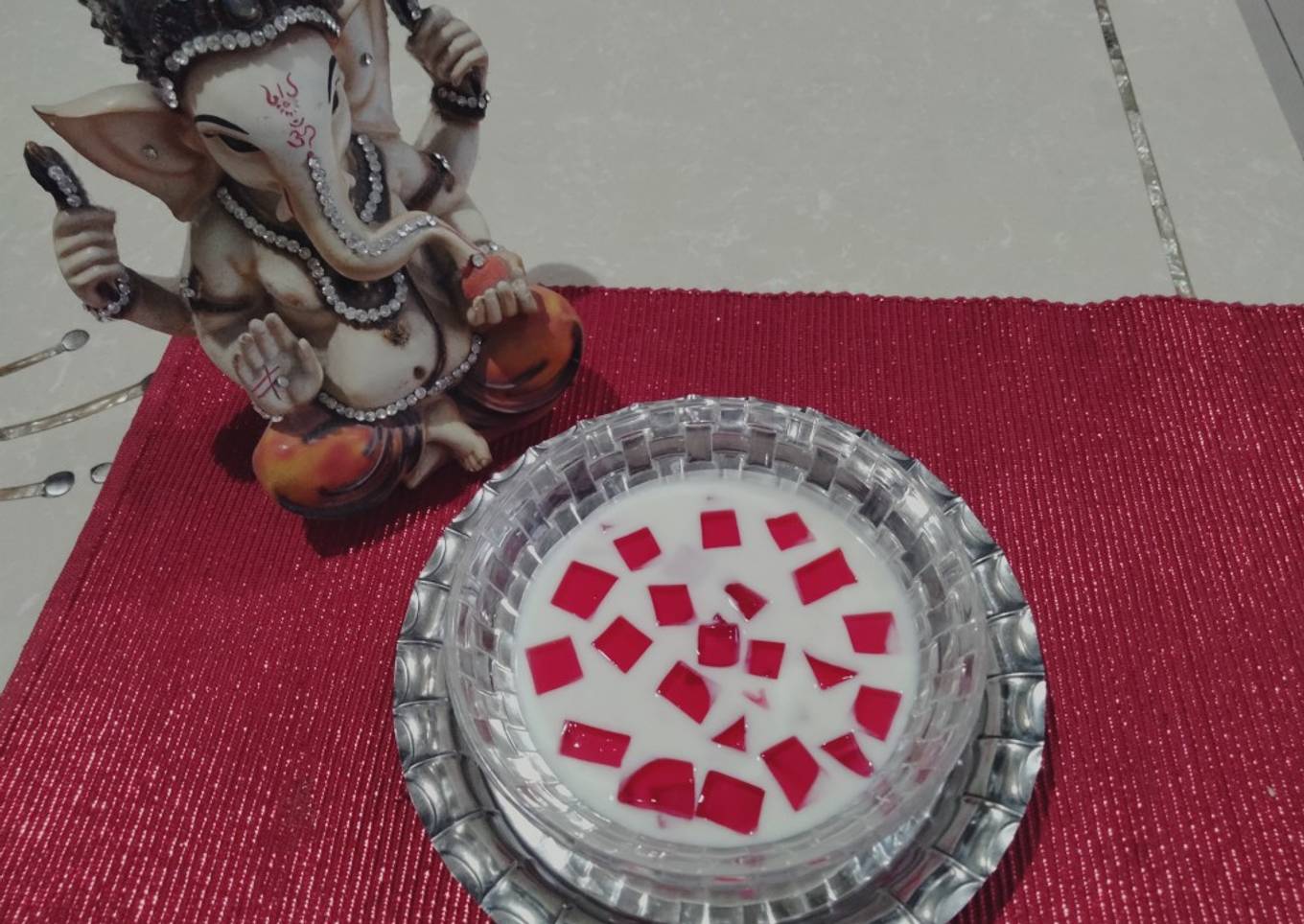 Shrikhand with strawberry flavour jelly