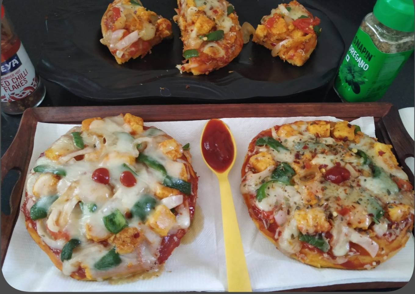 Paneer Naan Pizza