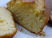 Una foto de budin esponjoso con aceite
