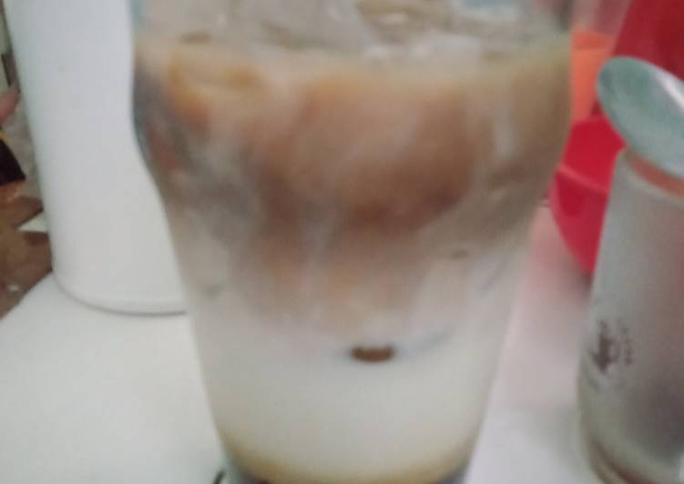 Bagaimana Menyiapkan Es kopi kekinian Anti Gagal