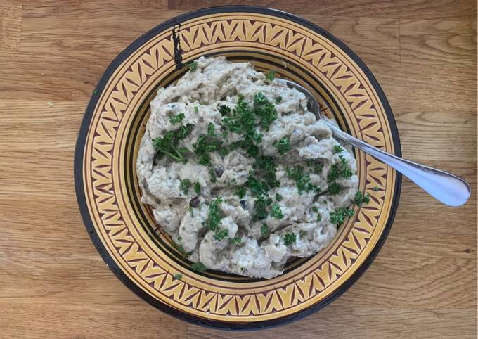 Burnt aubergines with tahini dip