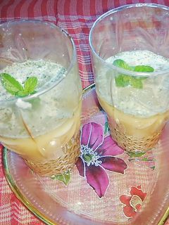 পুদিনা দই এর শেক (pudina doi er shake recipe in Bengali) রেসিপির প্রধান ছবি