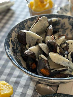 Una foto de Mejillones al Roquefort