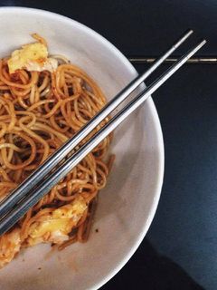 Hình của món Mì Ý xào trứng cay.