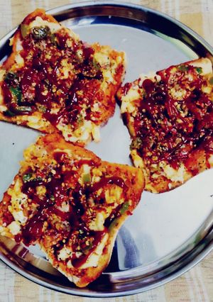 ब्रेड पिज़्ज़ा (bread pizza recipe in Hindi) रेसिपी मुख्य फोटो