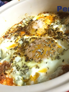 Una foto de Huevos al horno con queso azul y sobrasada murciana