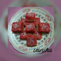 A picture of Two colour coconut barfi.