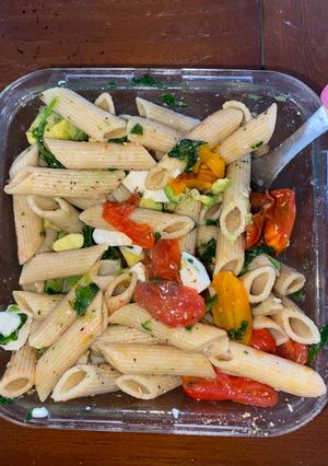Una foto de Ensalada de pasta integral saludable