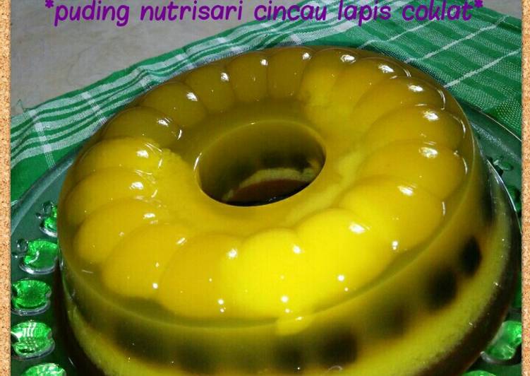 <em>puding cincau nutrisari lapis coklat</em>